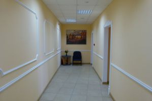 коридор со входом во врачебные кабинеты